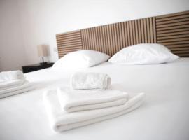 Cozy 3 bedroom house with 11 kw electric car charger, hotel v destinaci Hesperange