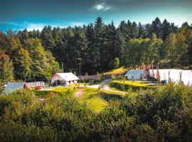 PINIALE GLAMPING TRIB, luxusní kemp v destinaci Bughea de Jos
