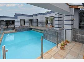 Orchids Lodge, cabin in Fourways