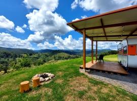 Trailer na montanha próximo de Monte Verde, luxury tent in Camanducaia