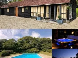 The Old Stables - Self Contained Cottage - Hot Tub and Pool