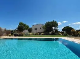 Lavande- Family Villa with Pool near Pezenas