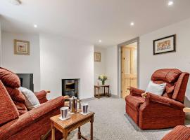 2 Bed in Gloucester 91603, hotel dengan parking di Matson