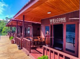 The Jeti Mangrove - Ecolodge, Cottage, Restaurant & Kali Biru, Blue River, cabaña o casa de campo en Rabia