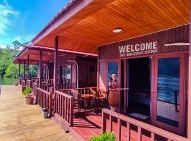 The Jeti Mangrove - Ecolodge, Cottage, Restaurant & Kali Biru, Blue River、Rabiaのシャレー