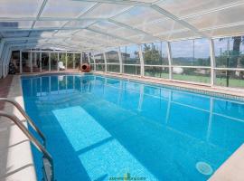 Casa com Piscina Cinema Discoteca Ginásio, viešbutis su vietomis automobiliams mieste Ermegil