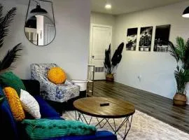 Modern Loft!/Free Parking/Long Stay Friendly!