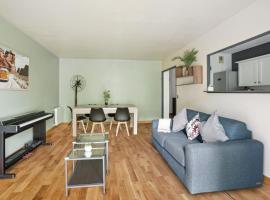 Appartement Chic avec terrace et parking, ξενοδοχείο σε Sartrouville