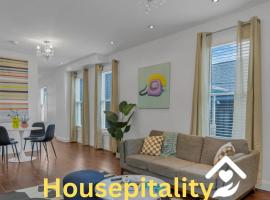 Housepitality - The Columbus Game House - 2 BR, hotel with parking in Columbus