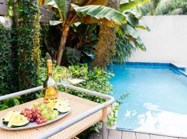 Garden Oasis 1 Villa With Private Pool, hotel v destinaci Four Roads