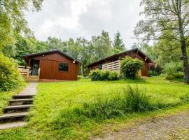 Firbush Lochside Lodges, pet-friendly hotel in Killin