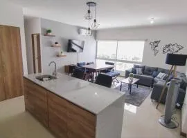 Escenia Comfort, 9th floor apt with awesome views!