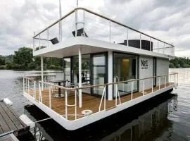 VIPliving Houseboat