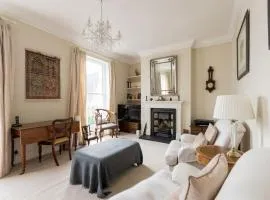 Four bedroom townhouse in famous Suffolks area