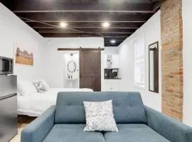 Housepitality - The Reichstag Suite - Modern