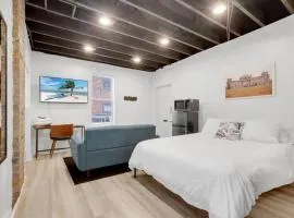 Housepitality - The Reichstag Suite - Modern