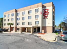 Red Roof Inn & Suites Fayetteville-Fort Bragg、ファイエットビルのモーテル