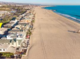 2 Bedroom steps to the beach in West Newport, hotel in Newport Beach