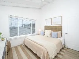 6 Bedroom Duplex near the Balboa Pier and Fun Zone with AC