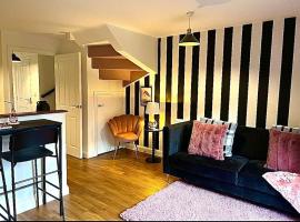 Lotus Haus - Wyndale Living -W/off road Parking, holiday home in Birmingham