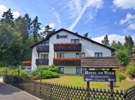 Meister BÄR HOTEL Am Wald، فندق في ماركتردفيتس