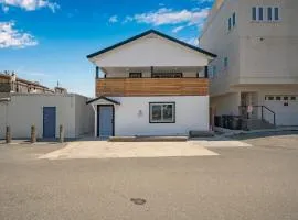 Sunset Beach Retreat next to Water Tower and Ocean
