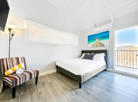4 Bedroom Across from the Beach and Boardwalk, villa in Newport Beach