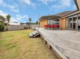 Paradise at the Bay - Ruakaka Holiday Home