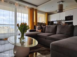 Luxury Sanap Heights apartment with communal pool, apartamento em Sannat