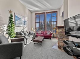 Stones Throw #26 By Bear Country، فندق في صن بيكس