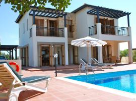 2 bedroom Villa Oleander with private pool and garden, Aphrodite Hills Resort, spa-hotelli kohteessa Kouklia