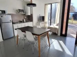 Cubil Naranja. Casa conteiner 2 dormitorios