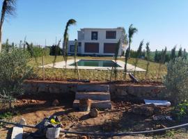 Maison+piscine dans une ferme benslimane, hotell i Ben Slimane