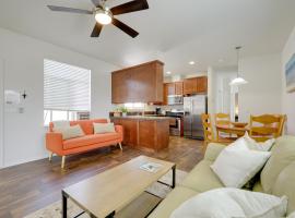 Oak View Home with Private Covered Patio!, hotel v destinaci Oak View