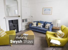 Paskins, Cowes - Sleeps 4 - 2 Bed - 2 Bath - Central Location, hotel in Cowes
