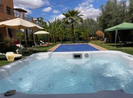 Ilafe Farmhouse, Villa avec piscine chauffée privée et Jacuzzi pour familles, hotel med parkering i Marrakech