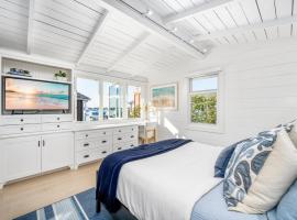 Balboa Island Luxury Penthouse Suite With Bay Views, люксовый отель в Ньюпорт-Бич