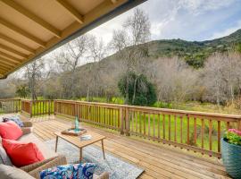 Scenic Carmel Valley Home with Deck Steps to River!, koča v mestu Carmel Valley