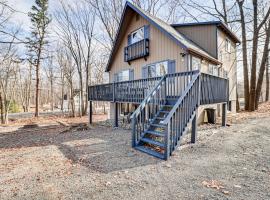 Poconos Cabin with Community Pool and Lake Access, room in Long Pond