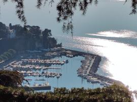 Locazione Turistica Via Del Pucino, apartment in Grignano