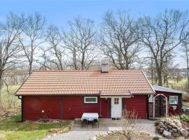 Ekbacken - naturskön stuga med närhet till havet, hotel in Nyköping