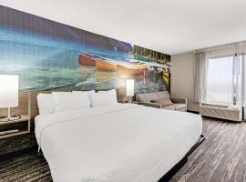 Clarion Pointe by Choice Hotel, hotel in Erie