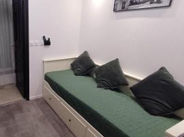 Bright small studio Paris Saint Ouen: Saint-Ouen şehrinde bir otel