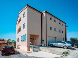 Apartments with parking space Kastel Sucurac, Kastela - 22451