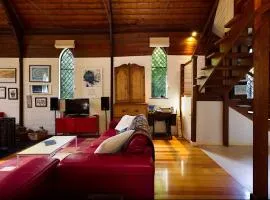 Blue Gum Church - Artistic Retreat