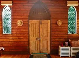 Blue Gum Church - Artistic Retreat