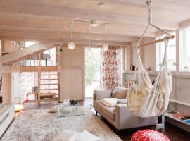 Platina Luxe House, cottage a Toyama