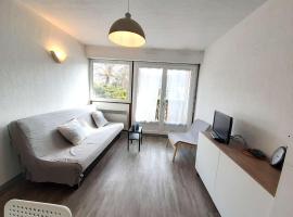 Appartement T2 cabine pour 4 pers avec balcon, parking, sauna & jacuzzi - St Lary Soulan - FR-1-457-341, hotel v destinaci Vignec