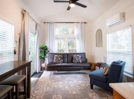 The BEST Tiny Home with 2 Queens, hotell i San Luis Obispo