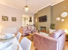 Modern Luxury 2-Bedroom Oasis in Heart of Whitley